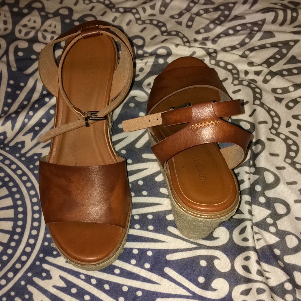 Cute Leathered Wedges
